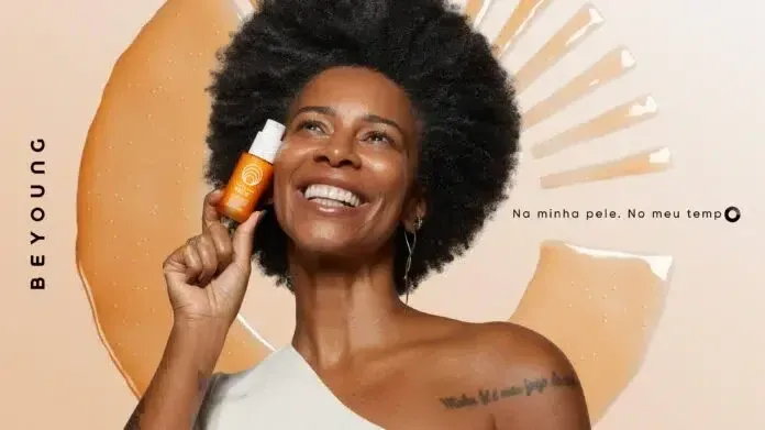 Beyoung contra o Etarismo: Marca de Beleza Celebra a Pele Madura Real