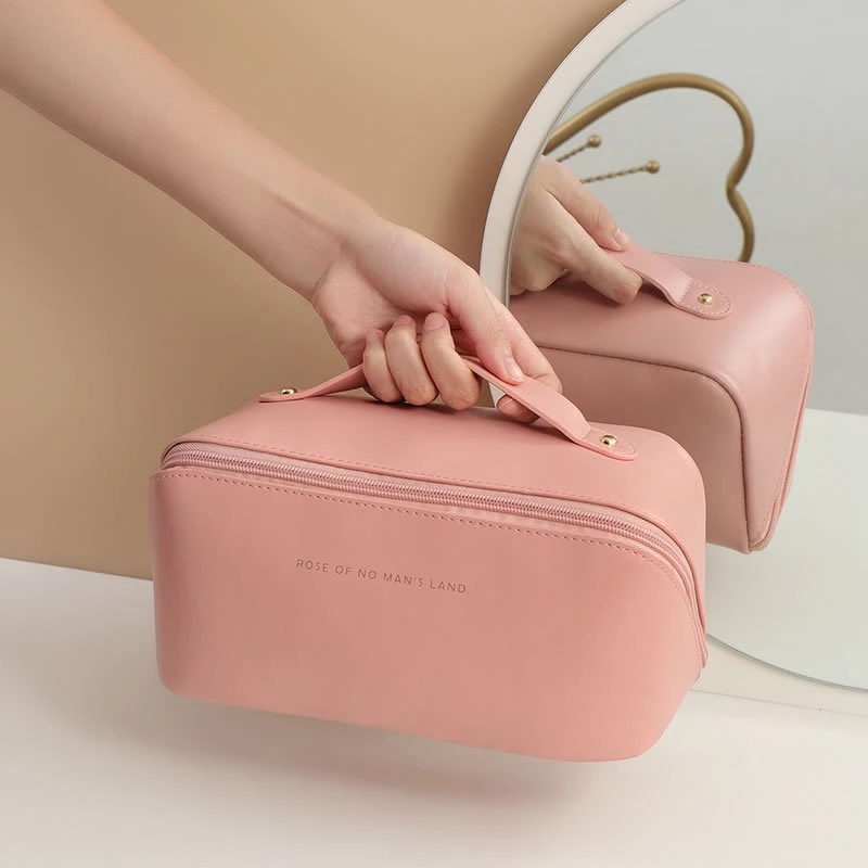 necessaire-organizadora-cosmeticos-viagem Chega de Revirar a Bolsa: Descubra a Necessaire que Virou Febre entre as Apaixonadas por Beleza